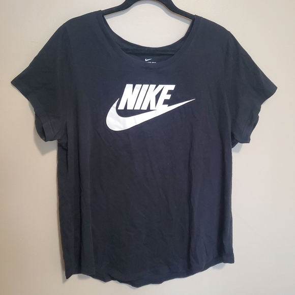 ✨️2/$20 Nike Essentials T-Shirt - Picture 3 of 8